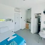 ゲストハウス Niriides パロス島