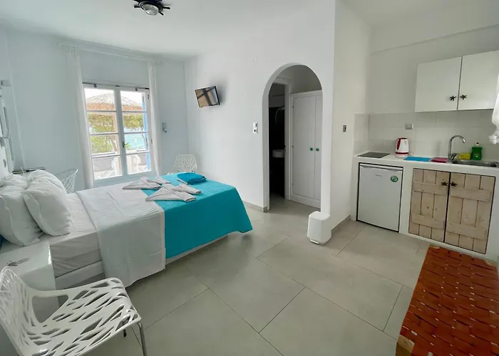 Konukevi Niriides 3*