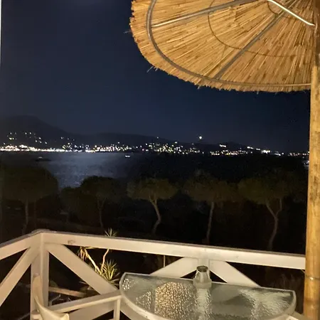 Niriides * Parikia (Paros)