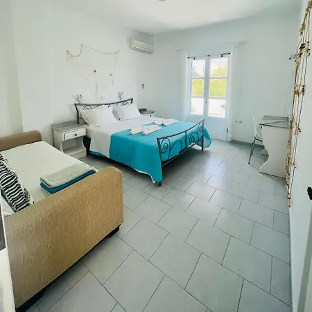 Niriides * Parikia (Paros)