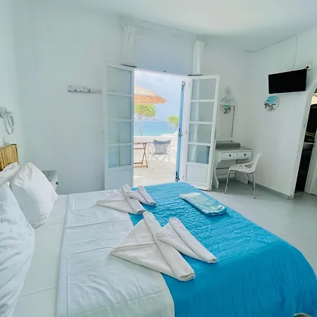 Niriides * Parikia (Paros)
