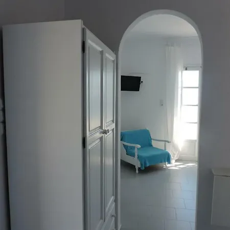Guest house Niriides