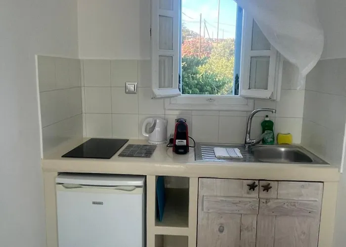 Guest house Niriides 3*